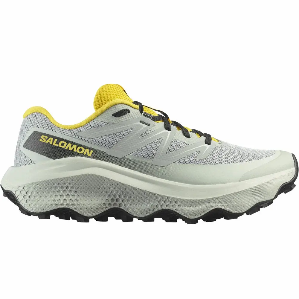 Salomon Ultra Flow 2 en colorway negro y blanco, vista lateral, zapatilla door-to-trail con mediasuela Energy Foam
